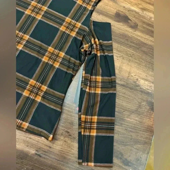 2/$12 HKR Collections Top Size XL Cold Shoulder Black & Rust Plaid Boutique Fall - Picture 3 of 14